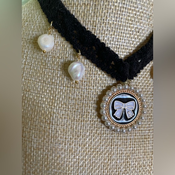 *Host Pick*Elegant Black and Gold Choker Necklace with Natural Pearls - Picture 3 of 7